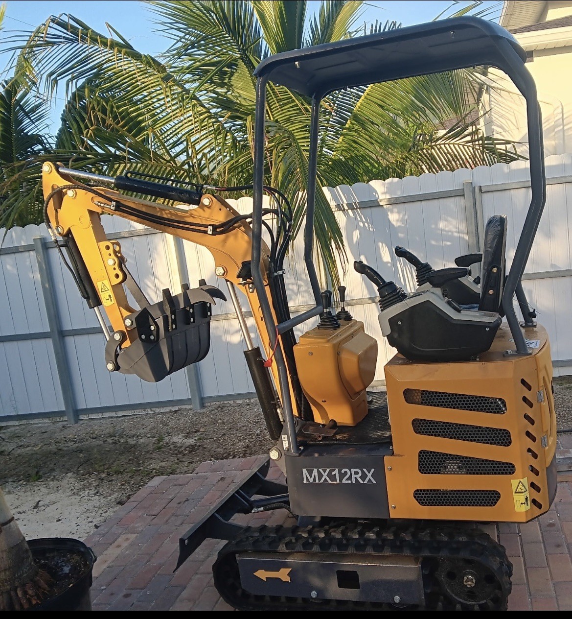 AGT Mini Excavator 1-Ton Tracked Crawler 13.5HP B&S Gas Engine EPA Pilot Control