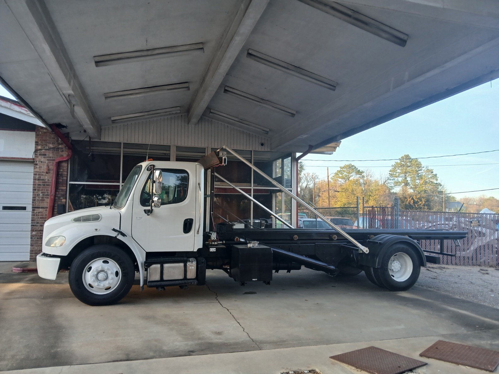 Freightliner Rolloff Truck all brand new bed , cable and tarp ready for cans.