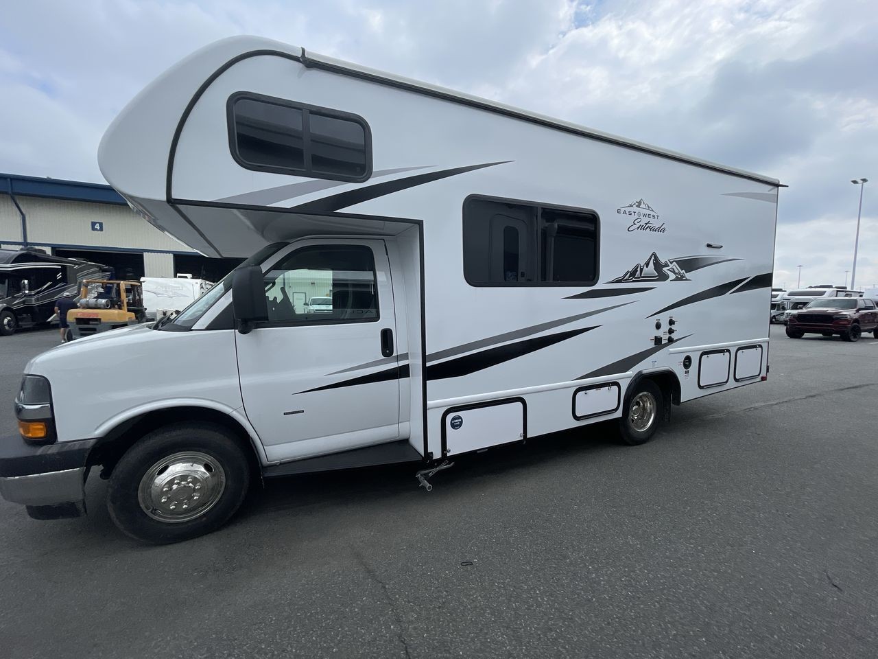 2026 East to West Entrada 210NSC