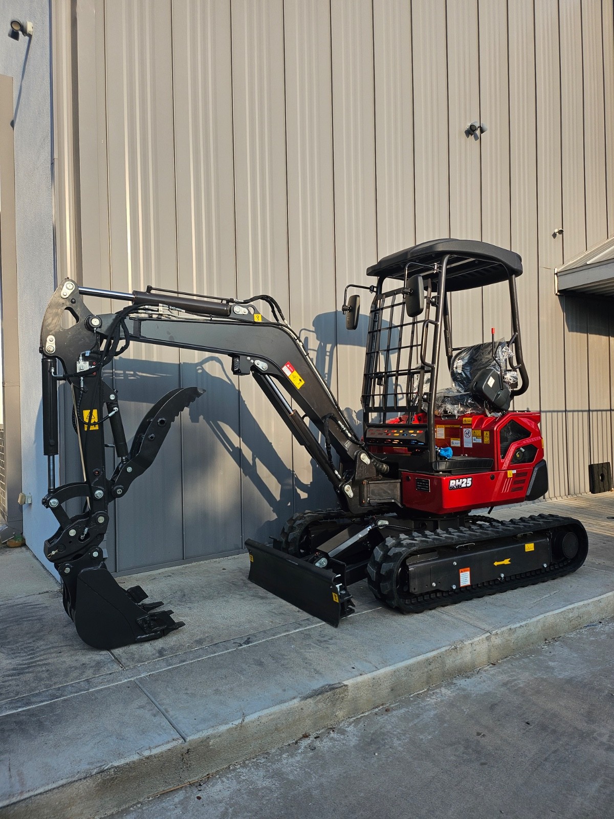 Rhinoceros XN25 2.5 Ton Mini Crawler Excavator