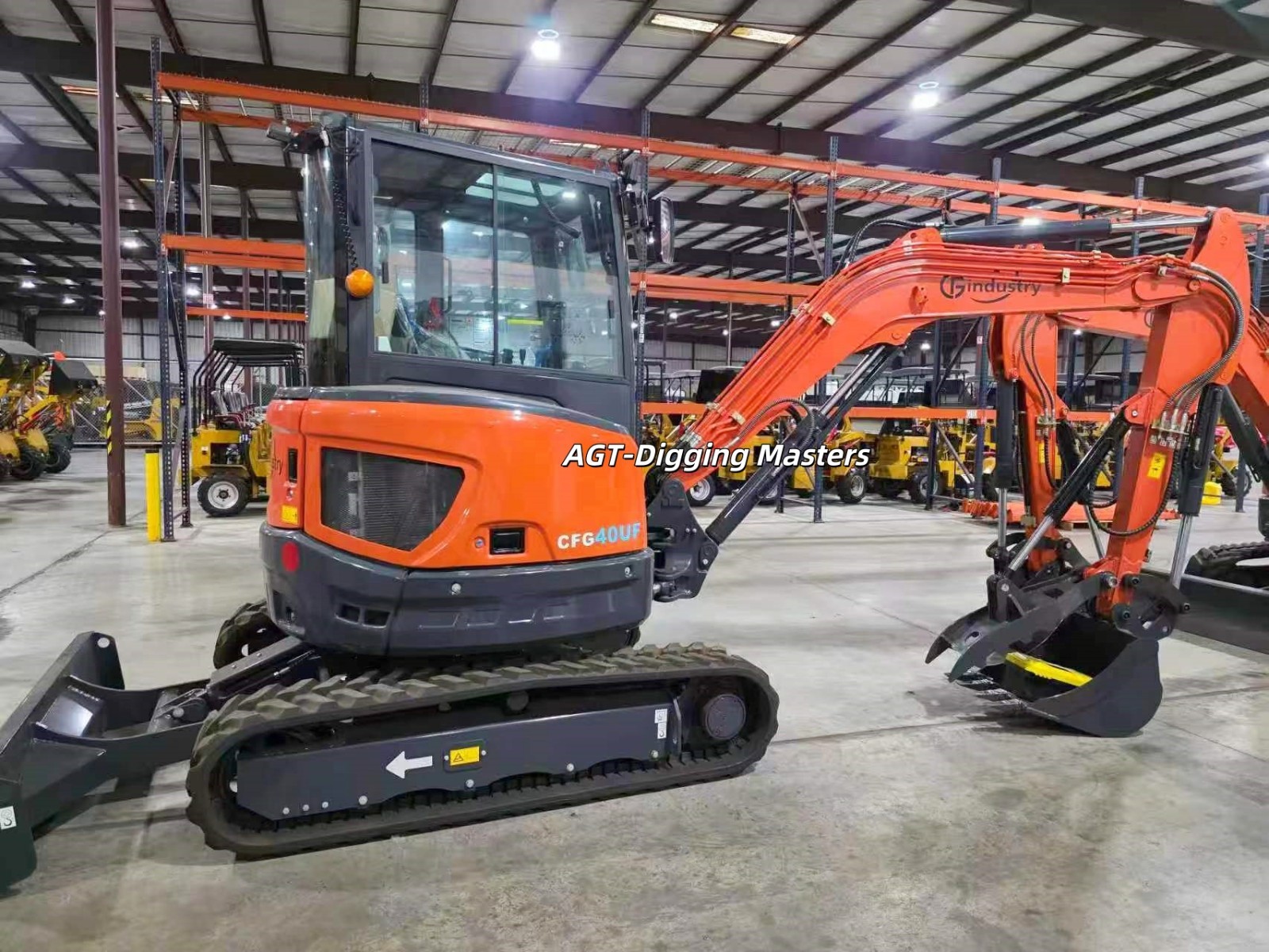 8487lbs CFG-40UF Mini Excavator Kubota Diesel Engine Cab & AC Hydraulic Thumb