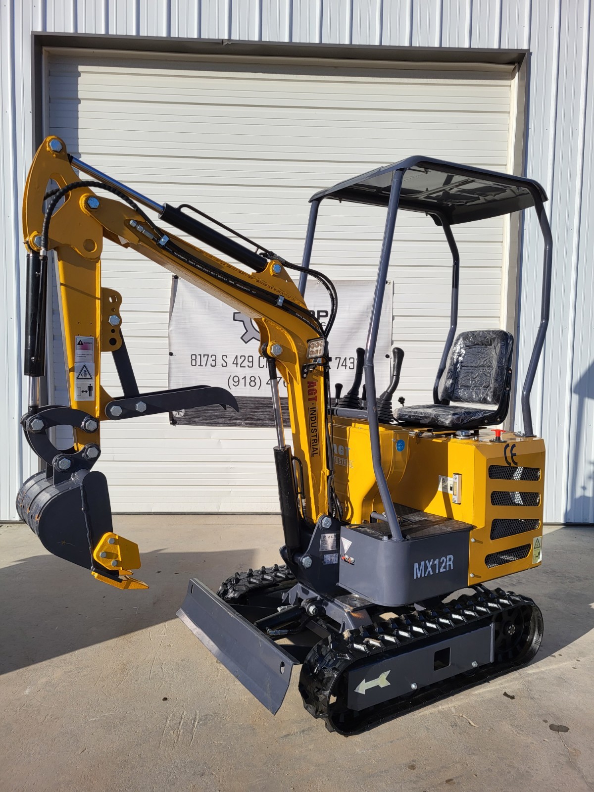 NEW  Mini Excavator AGT Industrial  1-ton MX12R 13.5HP Digger
