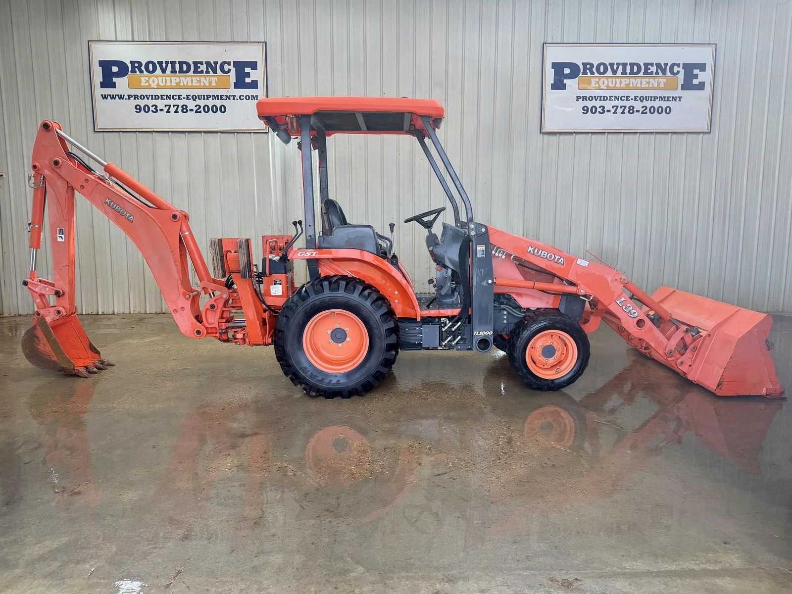 2008 KUBOTA L39 OROP 4WD BACKHOE TRACTOR WITH OPERATING WEIGHT OF 6987LBS!