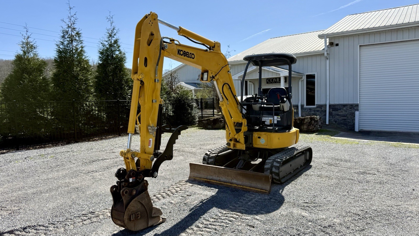 2019 KOBELCO SK35SR-6E MINI EXCAVATOR – HYDRAULIC THUMB – COUPLER – LOW HOURS!