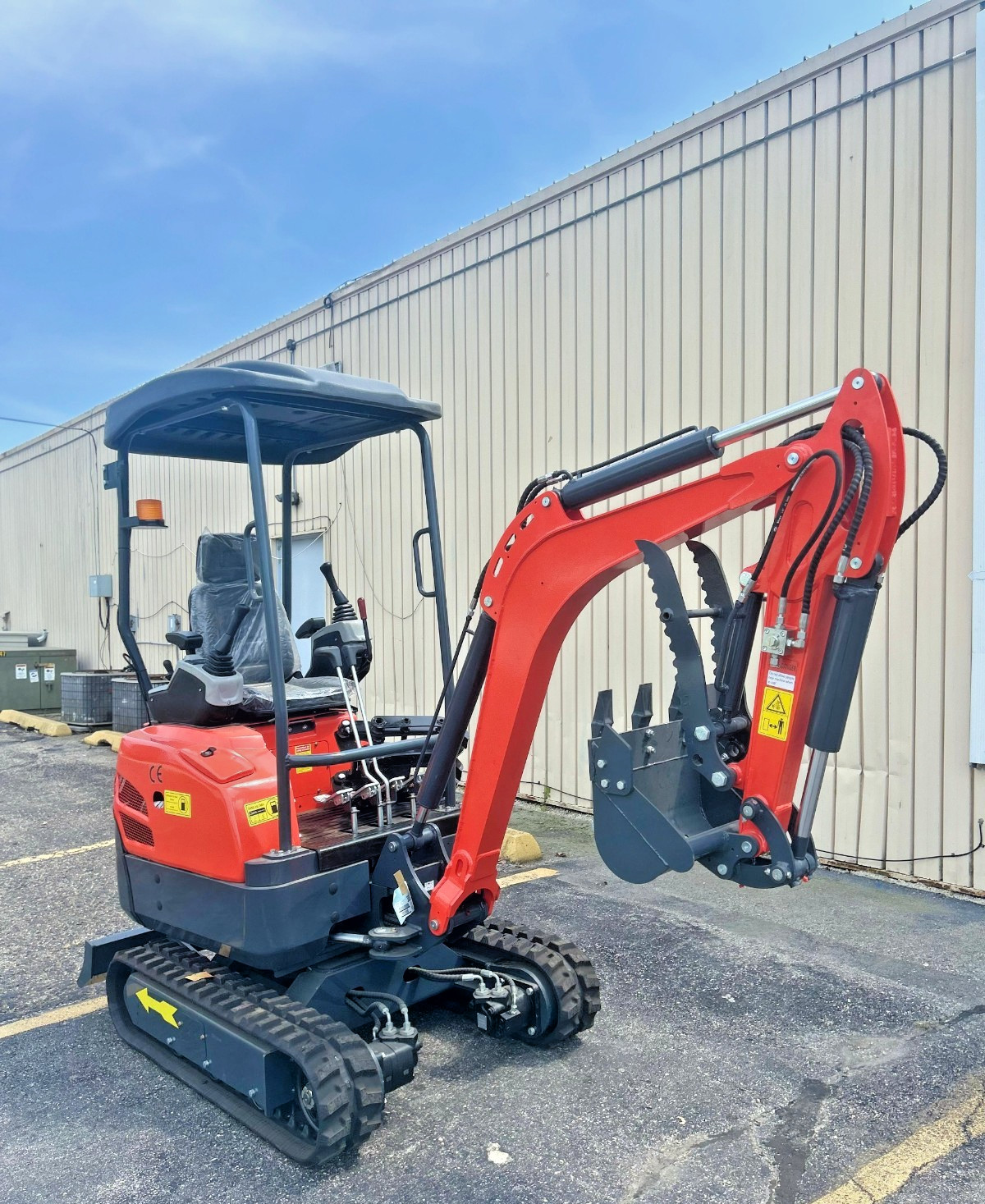 2025 2 Ton New Mini Excavator D902 Swing Boom + Hyraulic Thumb