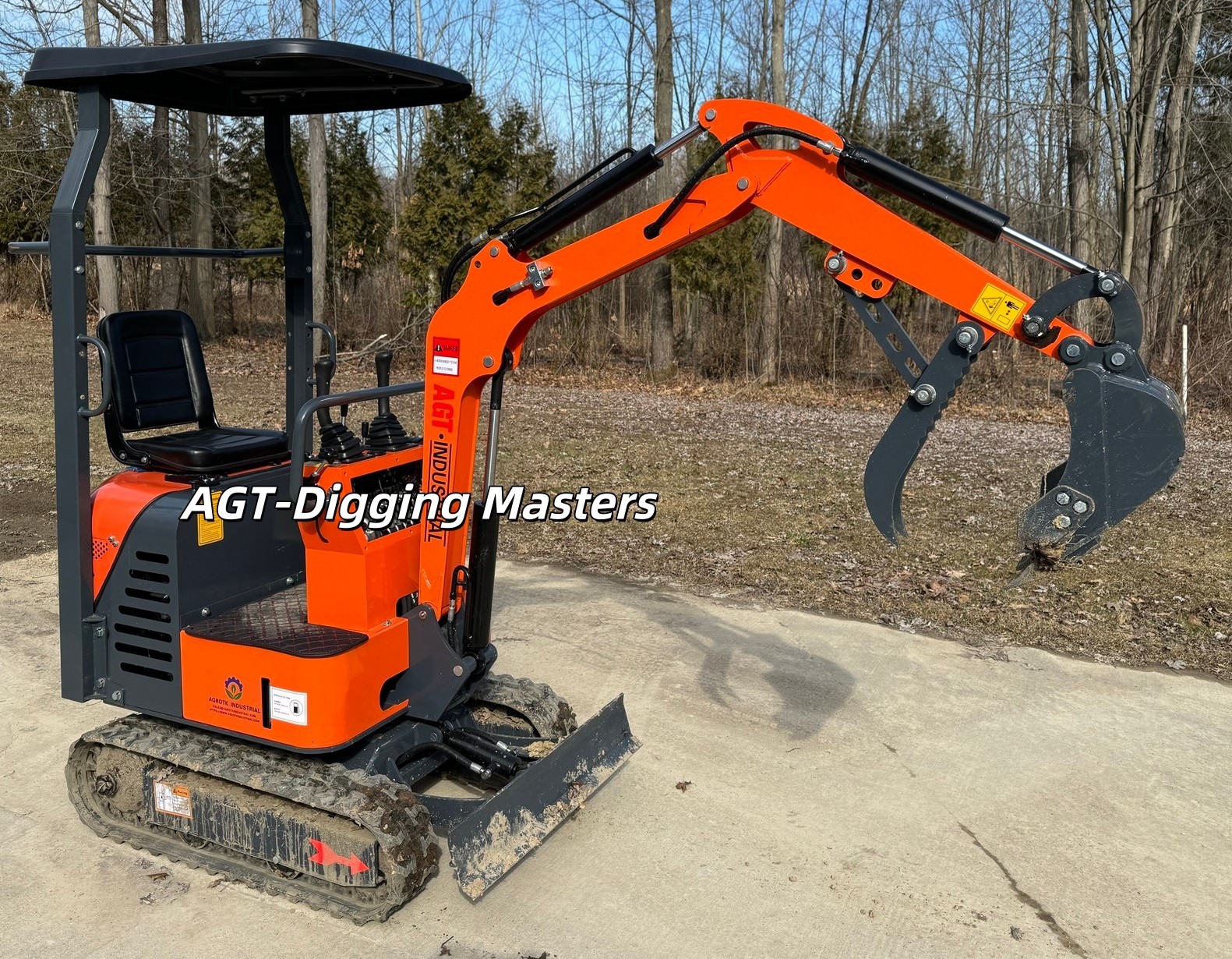 2025 NEW AGT L12 13.5HP  1 Ton Mini Excavator Digger for Sale with B&S Engine