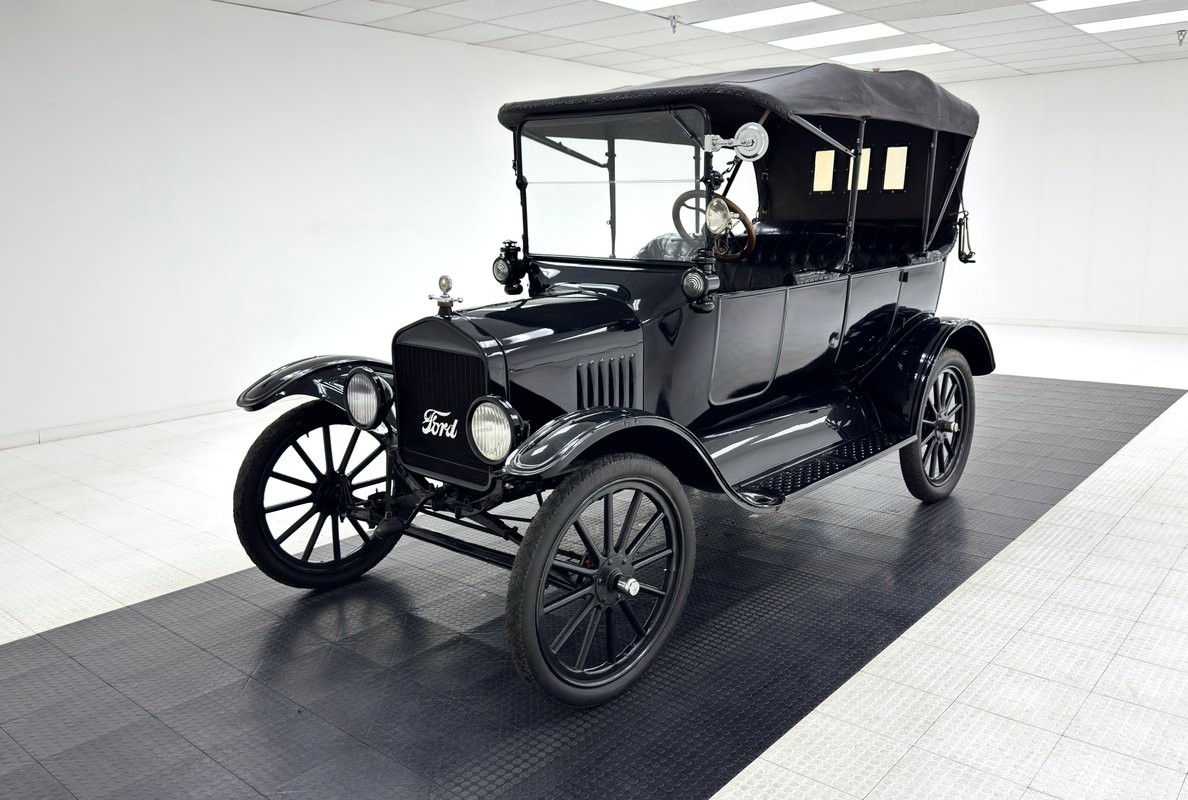 1917 Ford Model T Touring Sedan