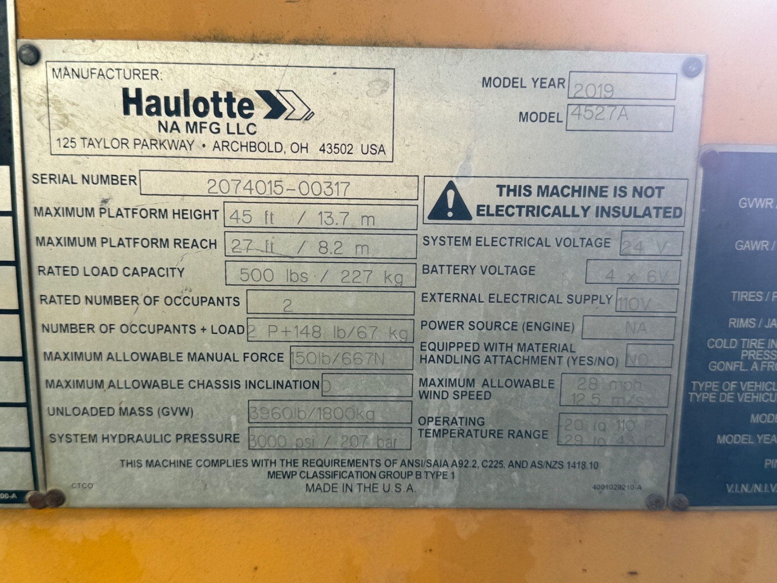 Pull behind lift hallotte 4527a, yellow, great condition new tires and battery r