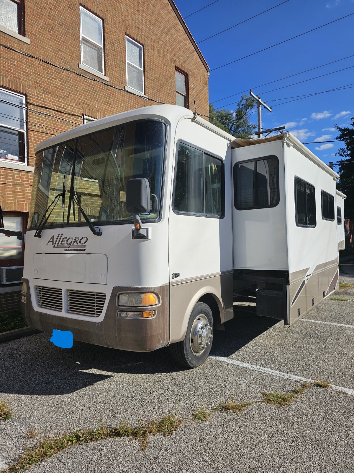 2005 Class A Motorhome – Tiffin Allegro – Workhorse W22 8.1L V8 – ONLY 35k Miles