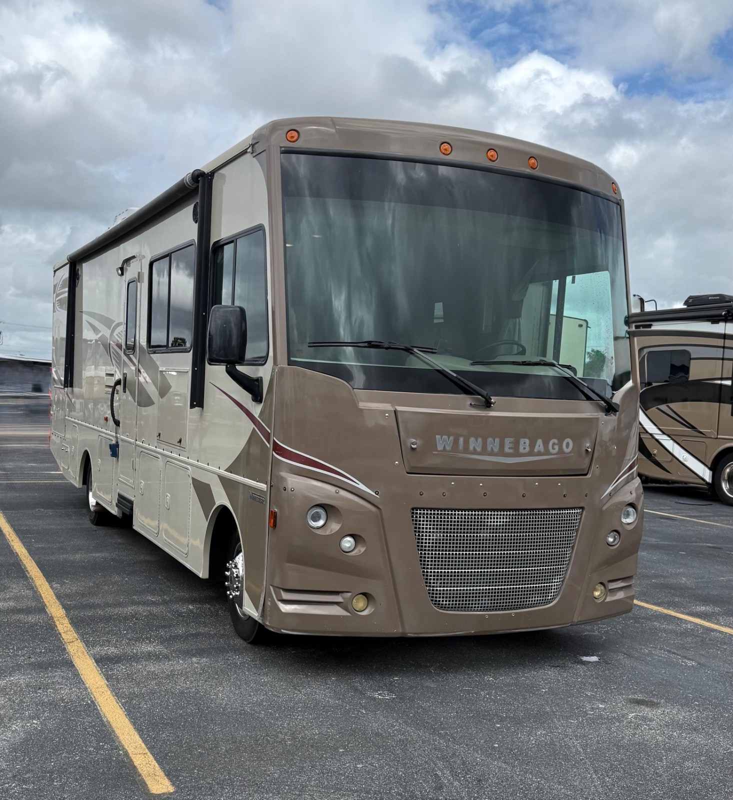 2016 WINNEBAGO SUNSTAR 31BE ONE OWNER