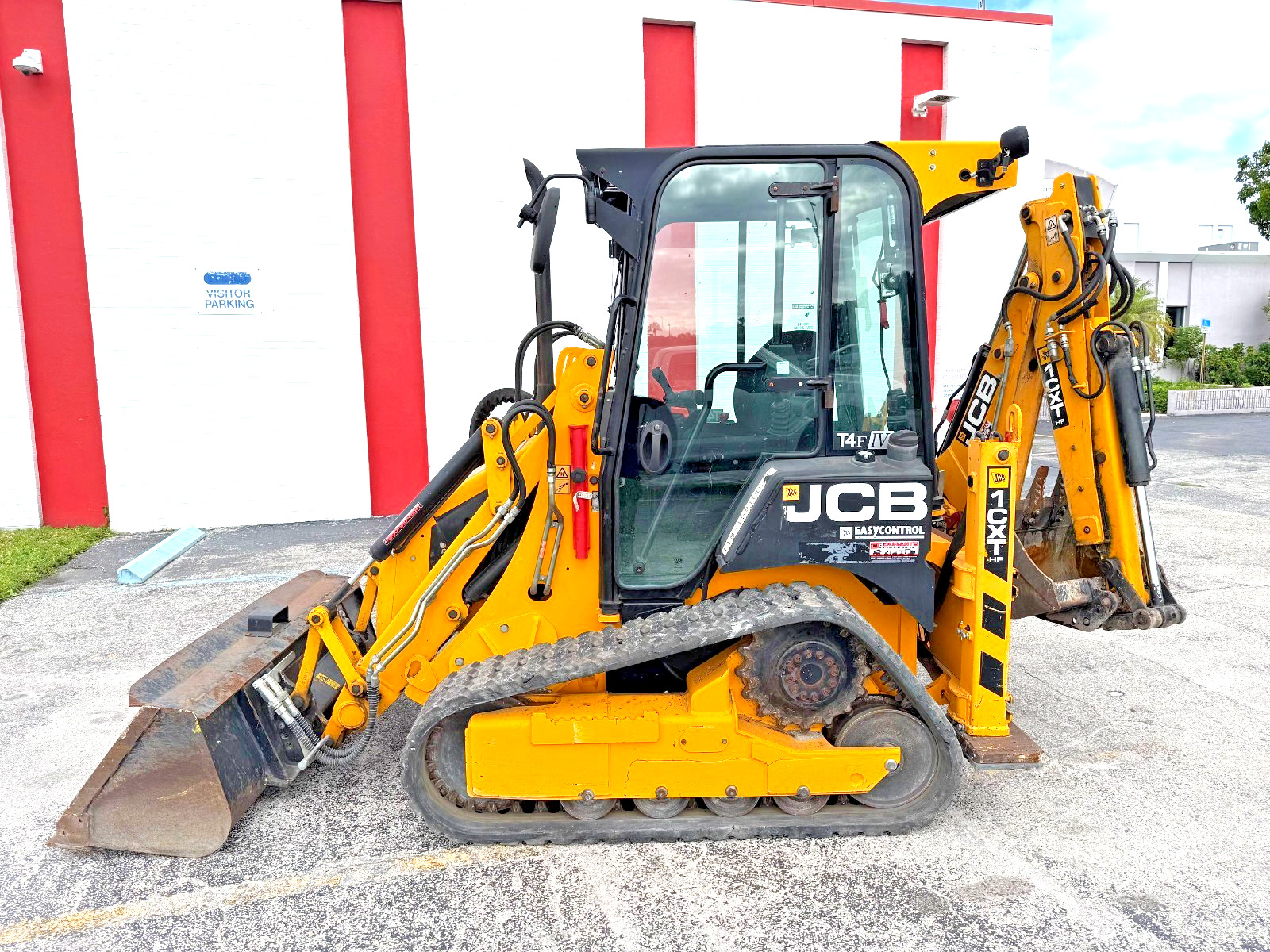2019 JCB 1CXT Mini Backhoe – Rubber Track – 49HP Diesel – 9396 lbs – 10′ Dig Max