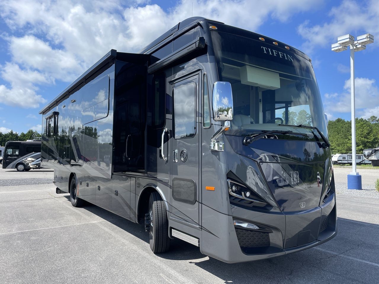 2025 Tiffin Motorhomes Phaeton 35CH