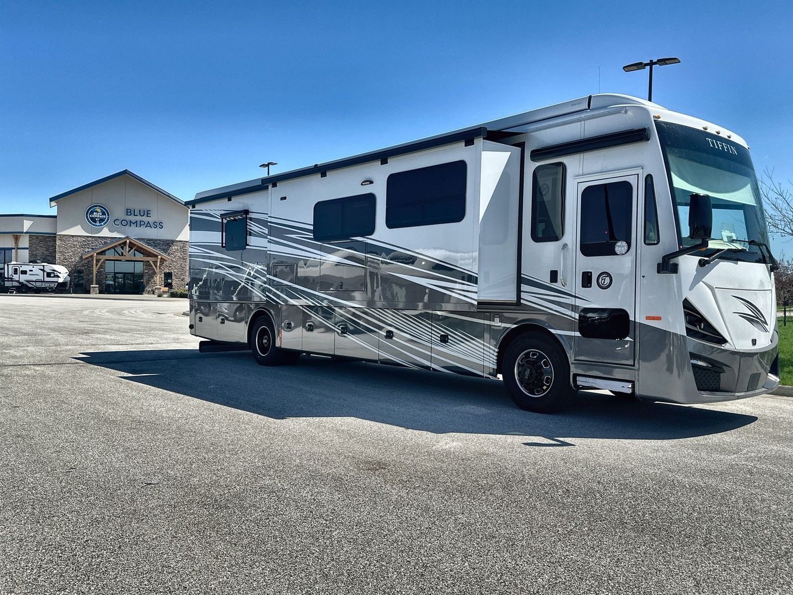 2026 Tiffin Motorhomes Phaeton 40IH