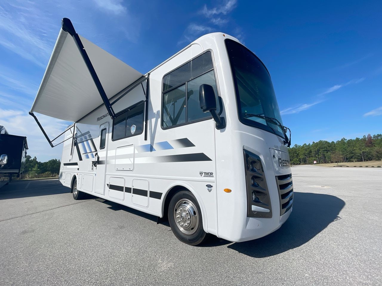2026 Thor Motor Coach Resonate 32B
