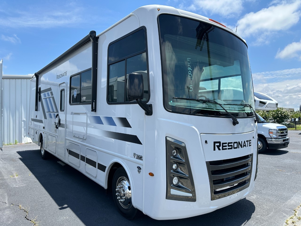 2026 Thor Motor Coach Resonate 32B