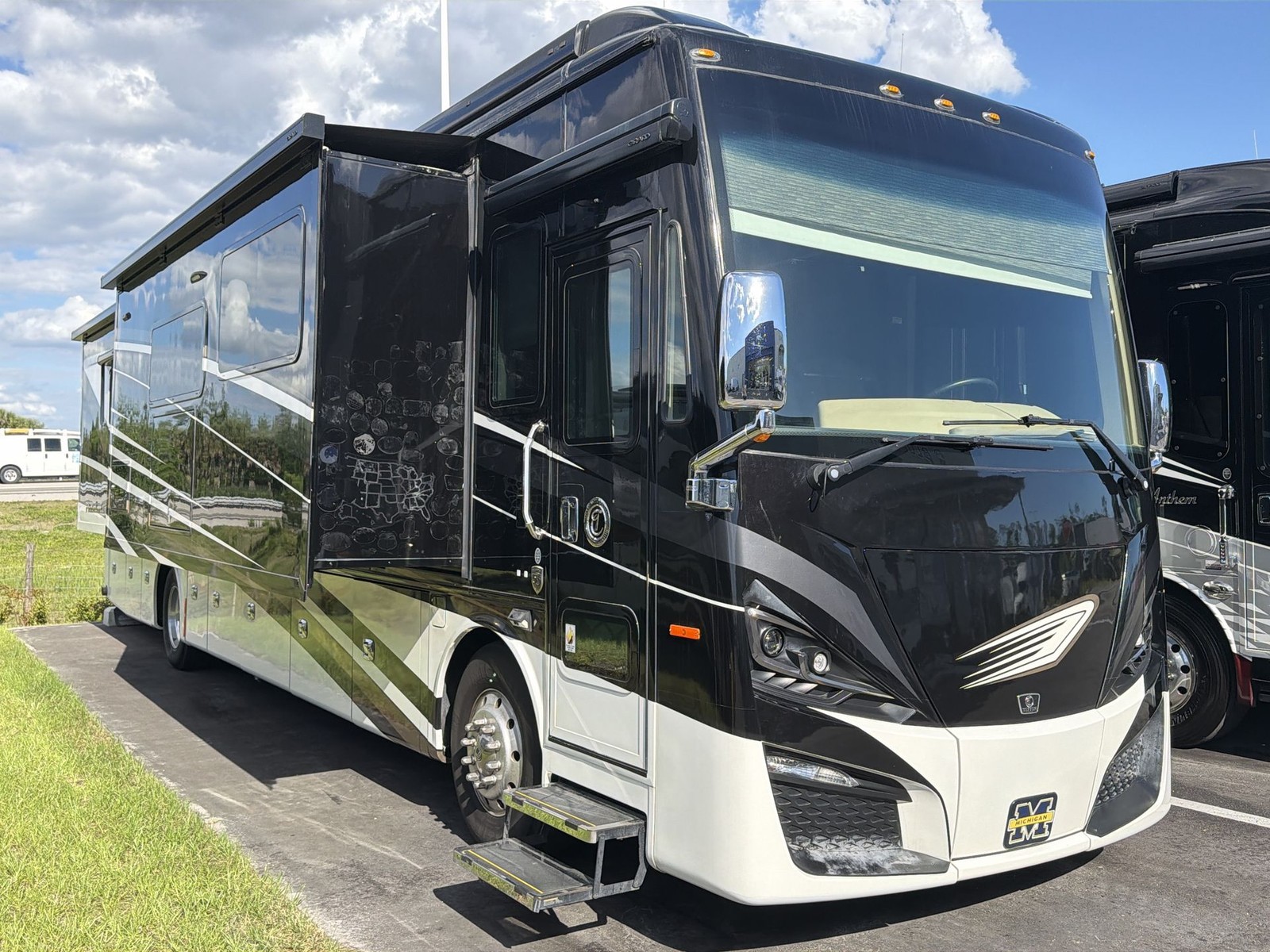 2023 Tiffin Motorhomes Phaeton 40IH