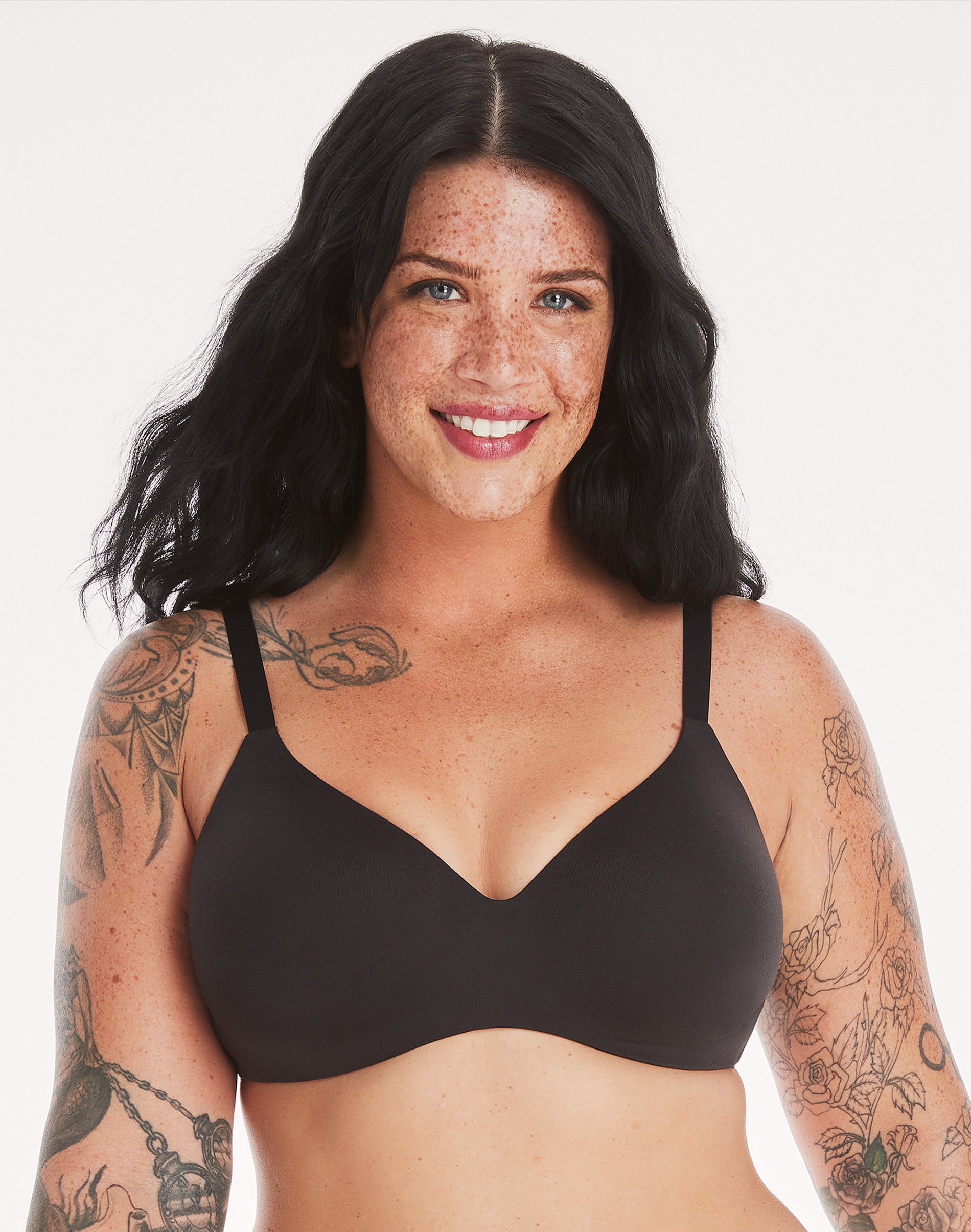 Hanes Women’s Concealing Petals Wireless Bra with Convertible Straps Black M