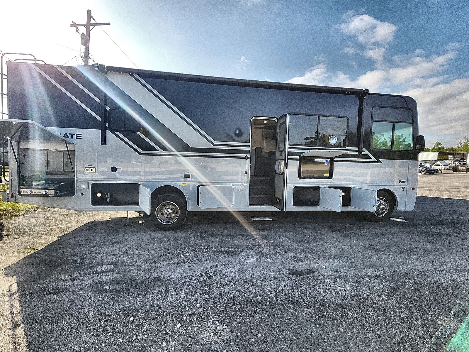 2026 Thor Motor Coach Resonate 30C