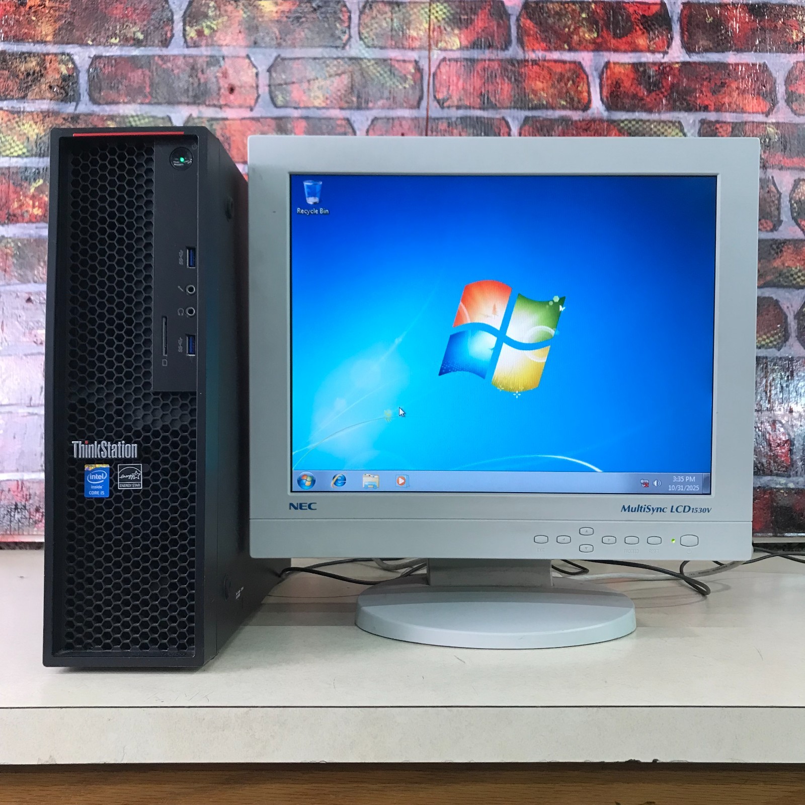 Lenovo ThinkStation SFF i5-4460 3.20GHz 4GB RAM 500GB HD (Windows 7 Pro 64-Bit)