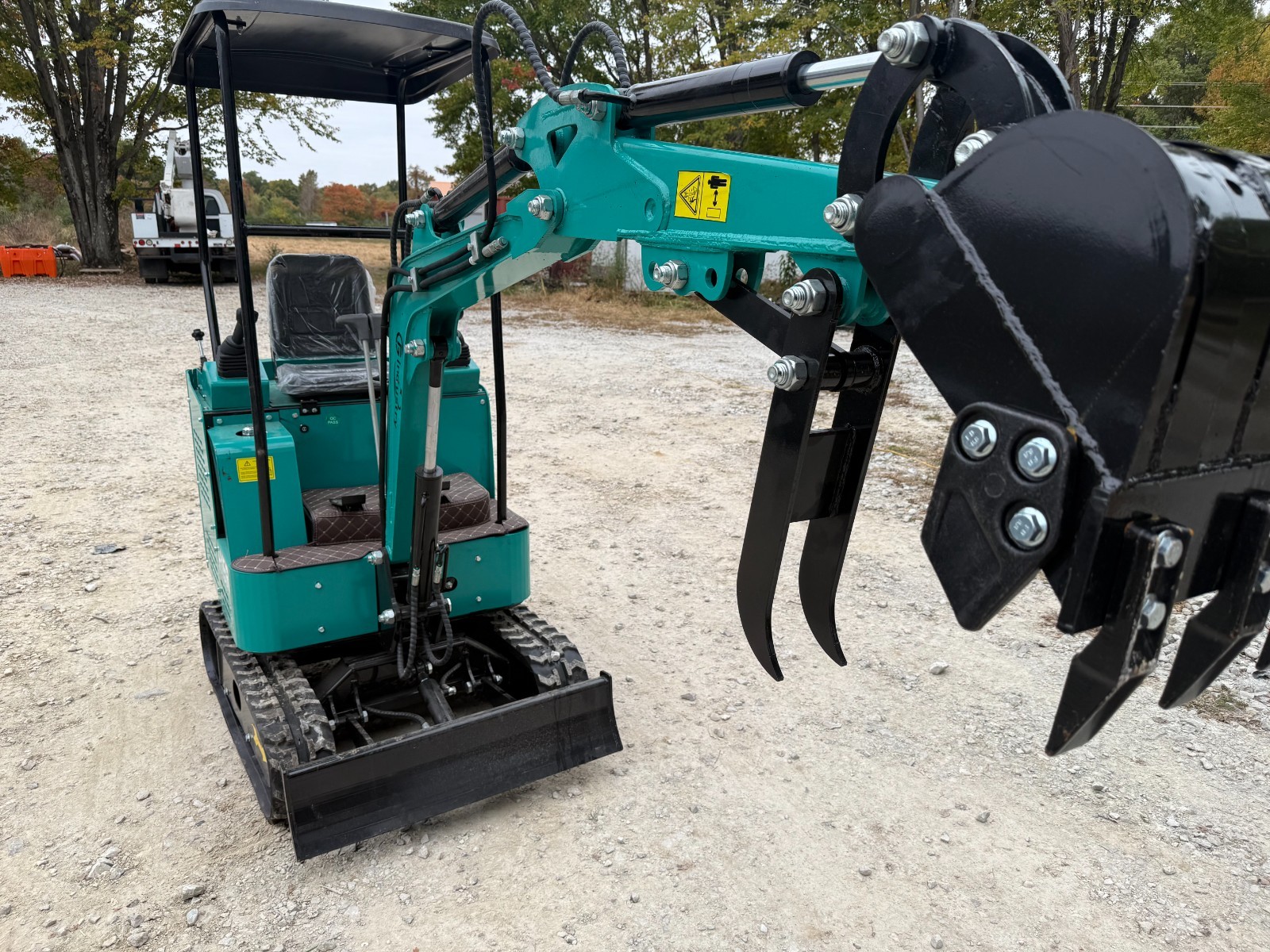 2025 CFG H15R Hydraulic Mini Excavator Crawler Blade Thumb Brand New