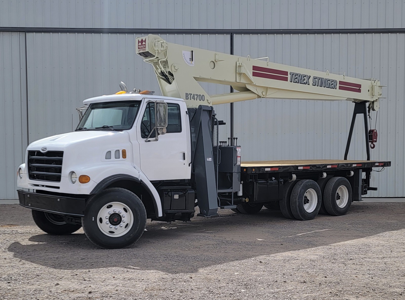 Sterling LT7500 Truck with Terex BT-4792 Crane (16105)