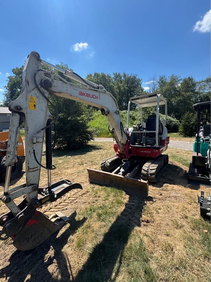 2015 TAKEUCHI TB240  EXCAVATOR WITH A HYDRAULIC THUMB