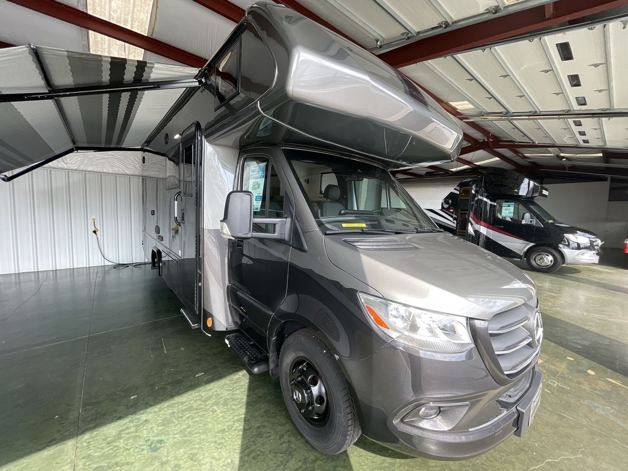 2027 Dynamax Isata 3 24FW