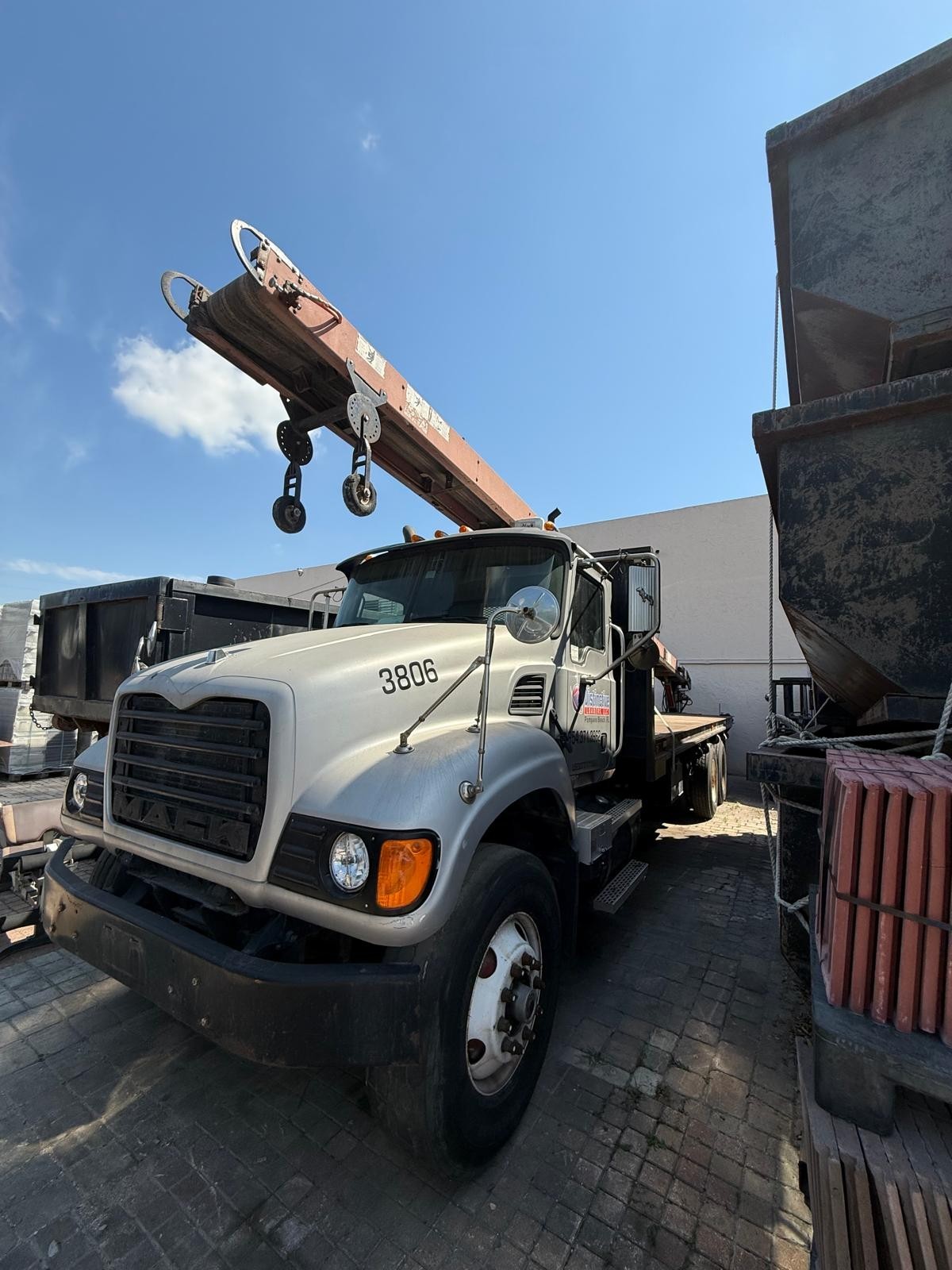 2006 Mack CV7