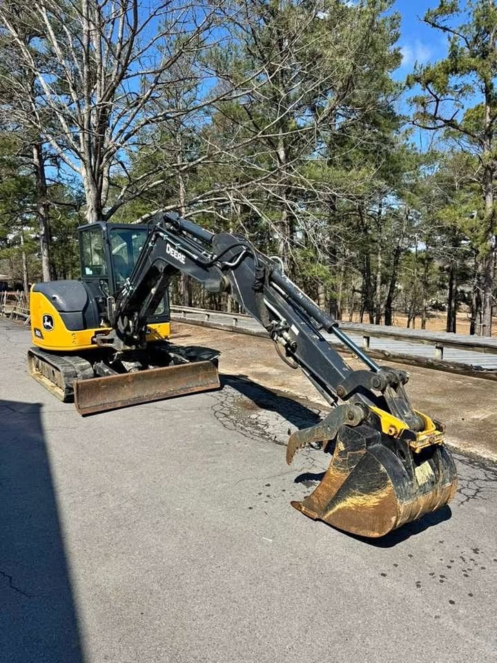 John Deere 60g excavator. 260 hours, 3′ and 2′ buckets, thumb