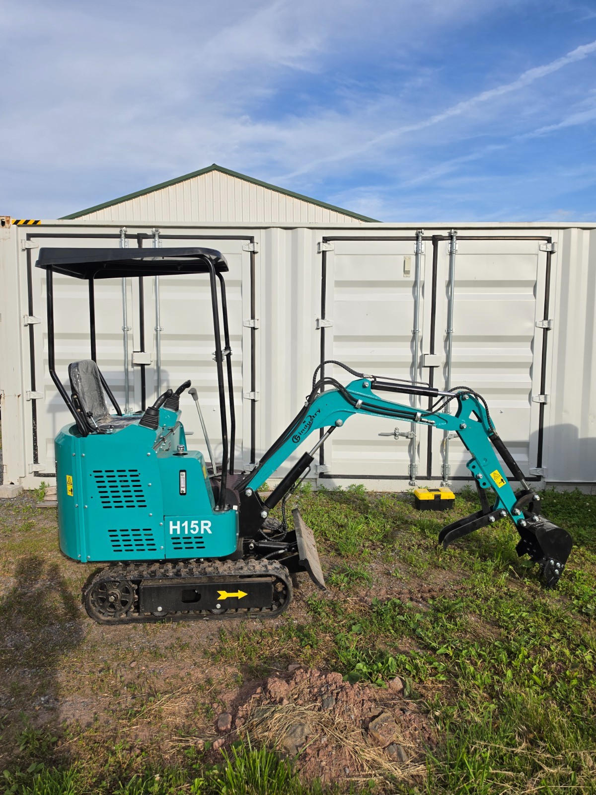 2026 CFG INDUSTRY H15R MINI EXCAVATOR WITH THUMB 13.5 HP GAS MOTOR