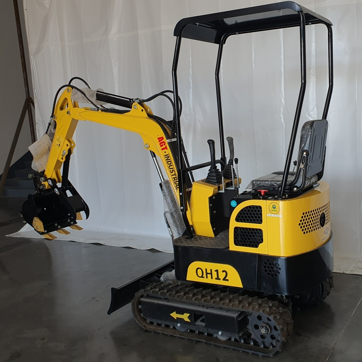 QH12 1 Ton Mini Excavator Digger Tracked Crawler 13.5 HP Gasoline B&S EPA Engine