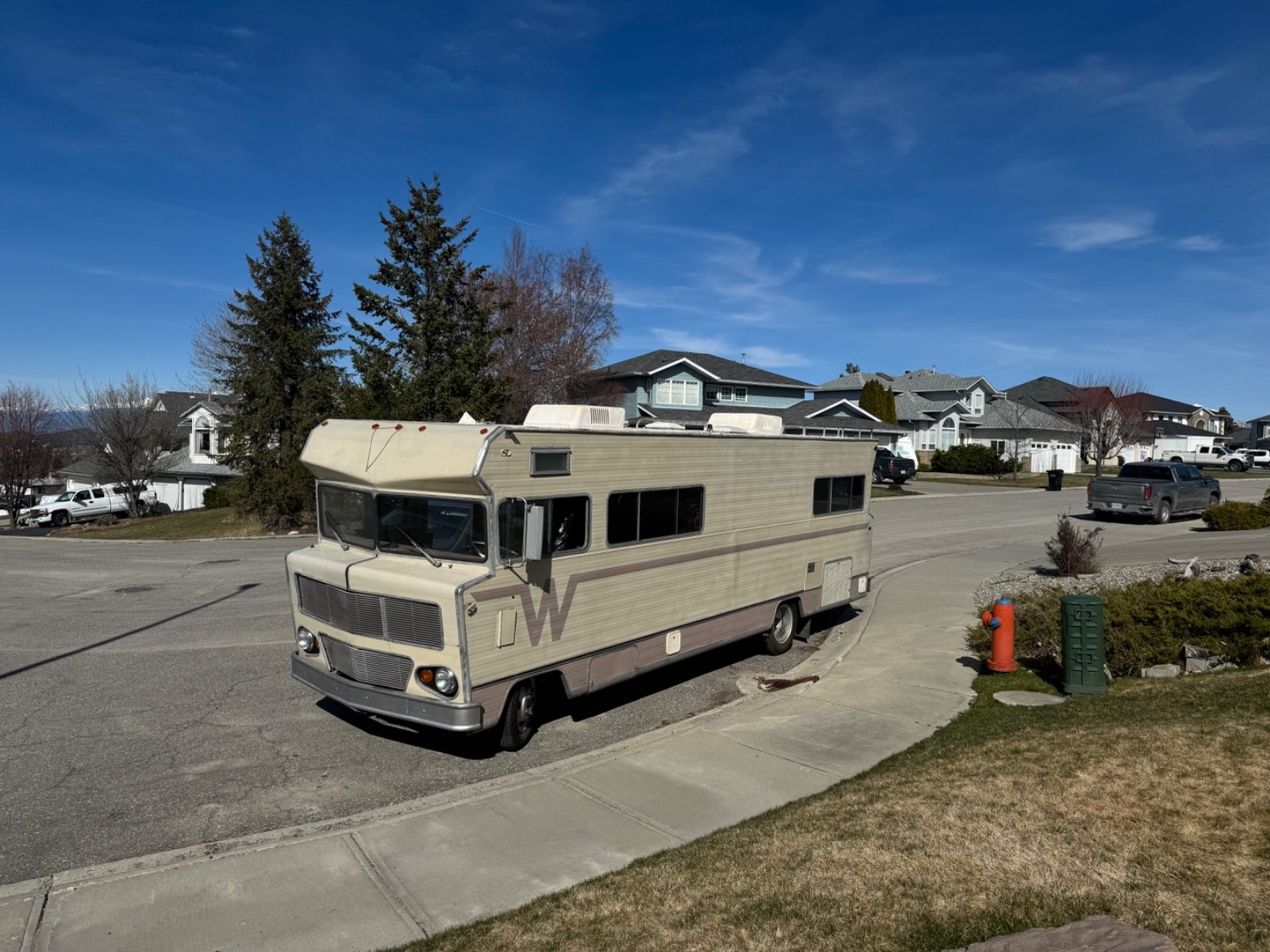 1972 WINNEBAGO CHIEFTAIN  (27′ FT) MOTORHOME