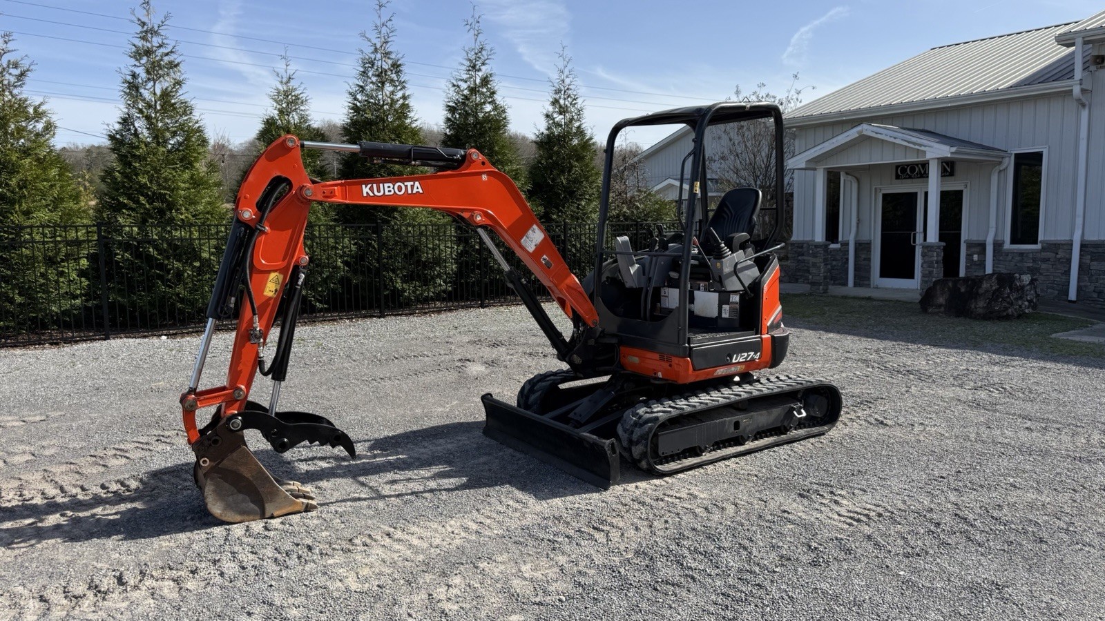 2021 KUBOTA U27-4 MINI EXCAVATOR – HYDRAULIC THUMB – ZERO TAIL SWING – QUICKTACH