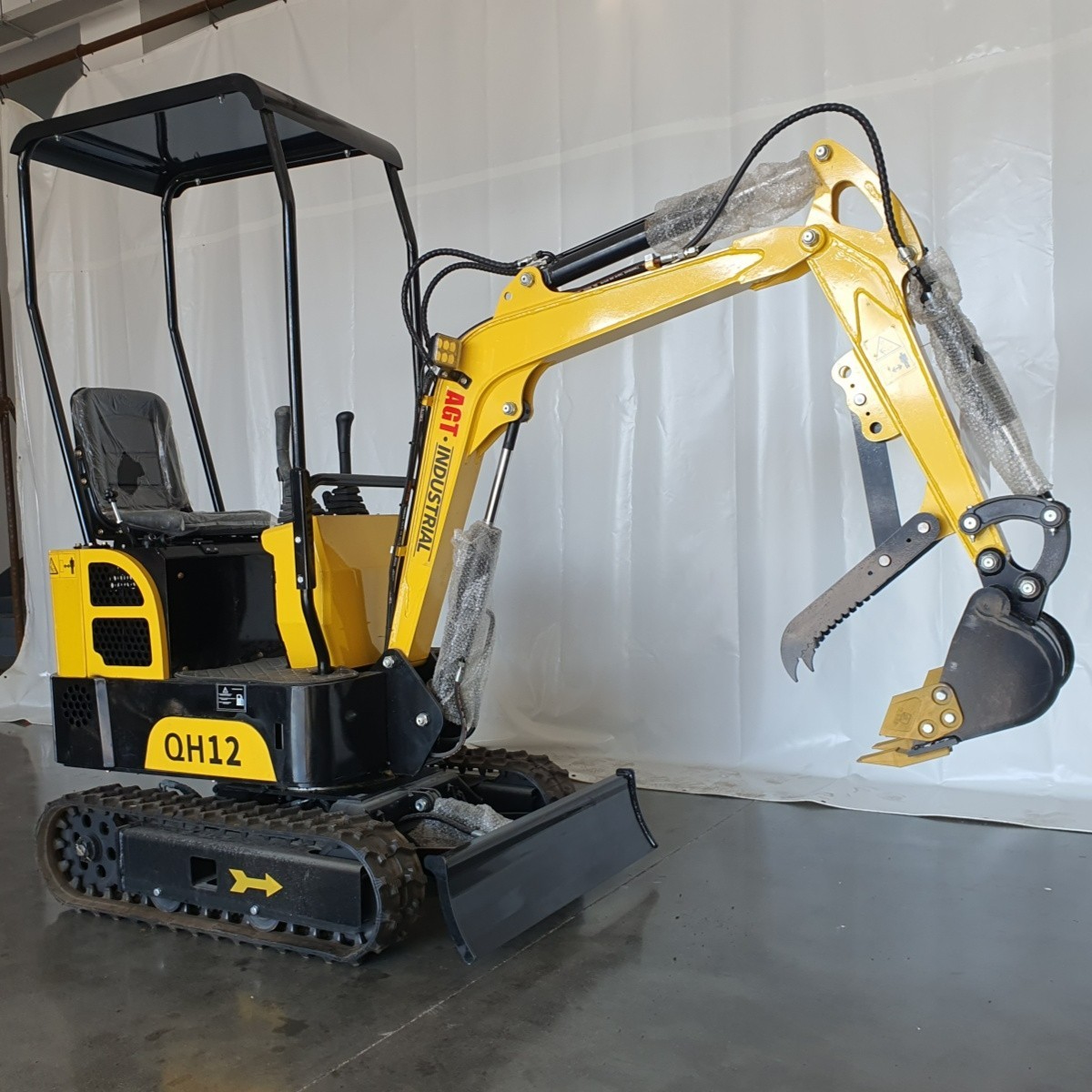 Agrotk 1 Ton Mini Excavator 13.5hp Gas B&S EPA Engine Tracked Digger Crawler USA