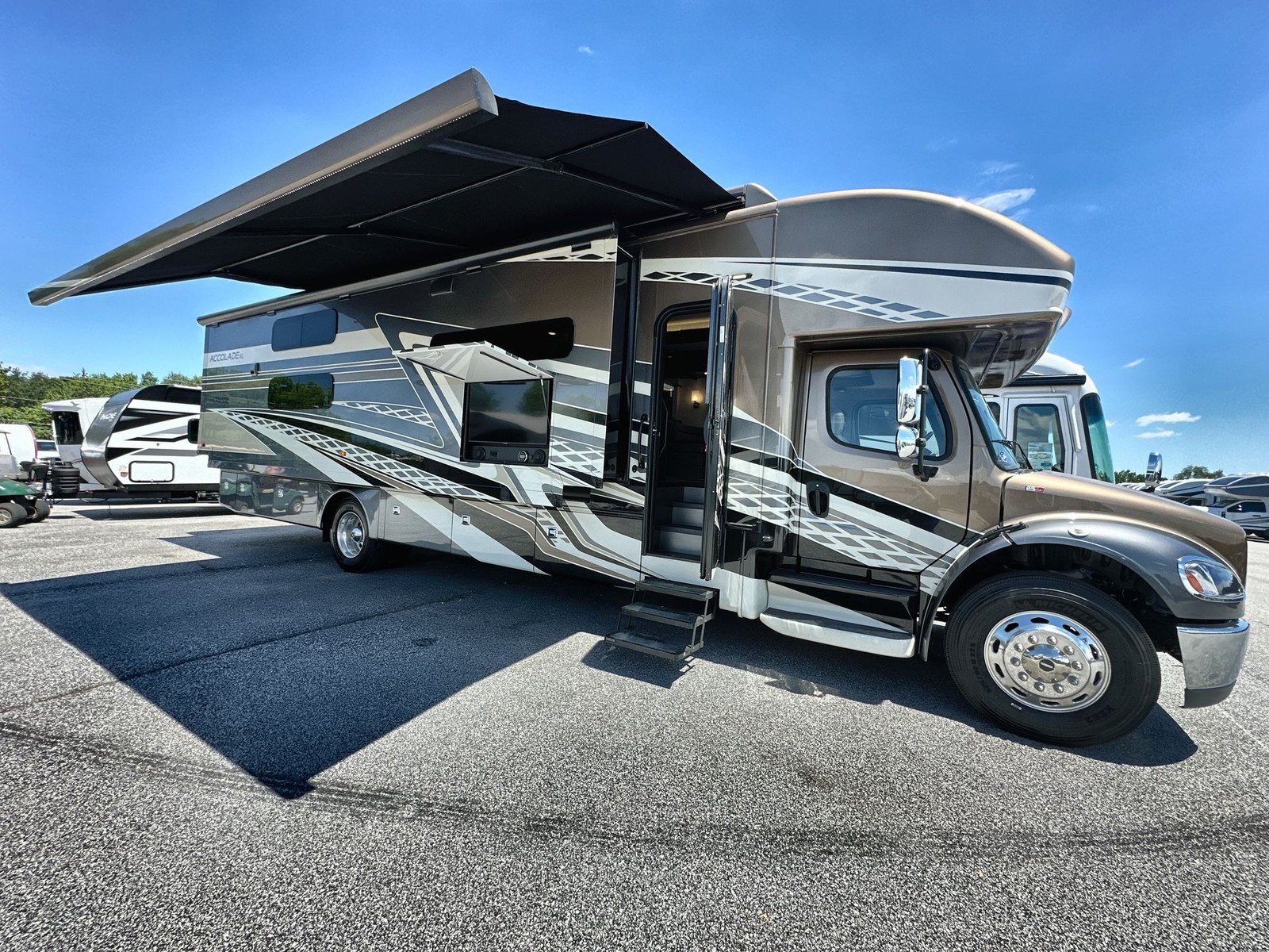 2027 Entegra Coach Accolade XL 37L