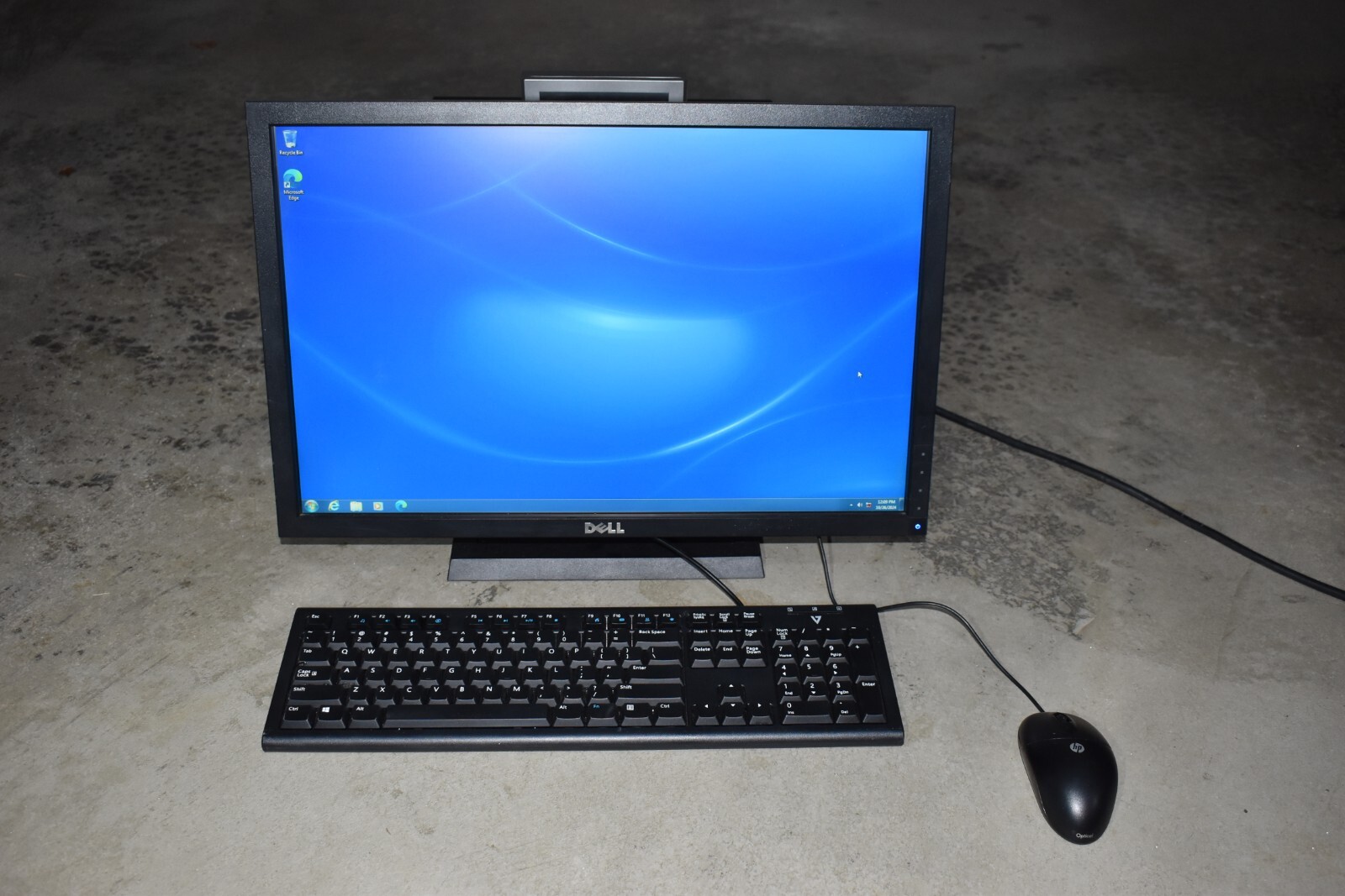 Dell Optiplex Quad Core i7-2600S 8GB 500GB HD Windows 7 Pro x64 22″ LCD Monitor