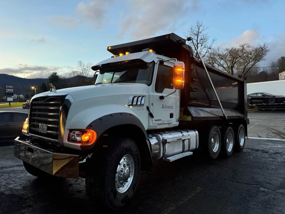 2019 Mack GR64F