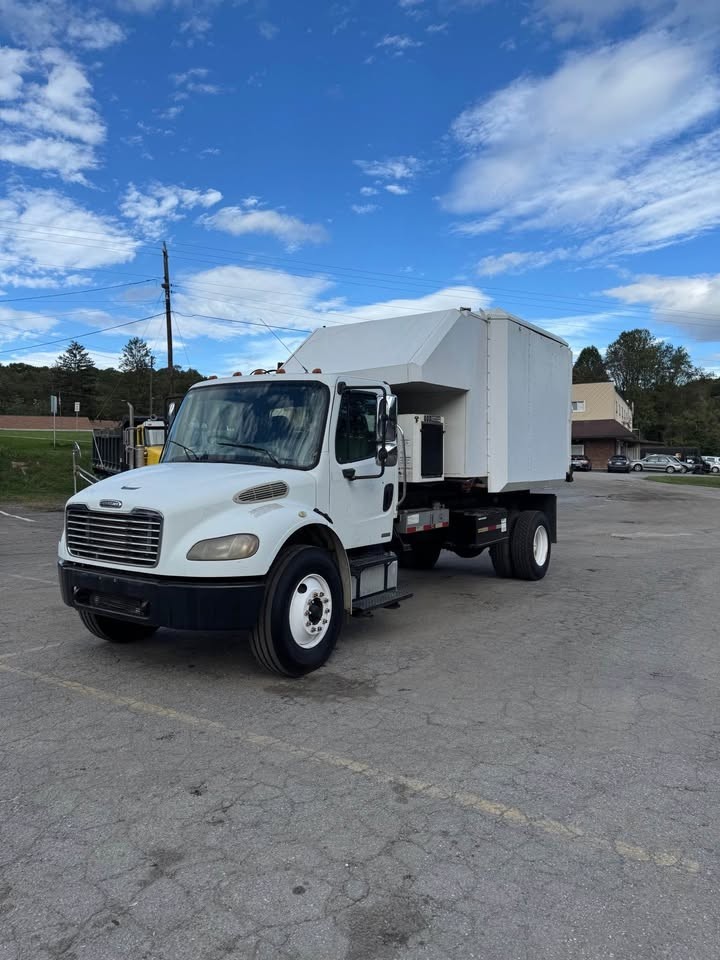 2007 Freightliner m2 106 leaf-vacuum truck