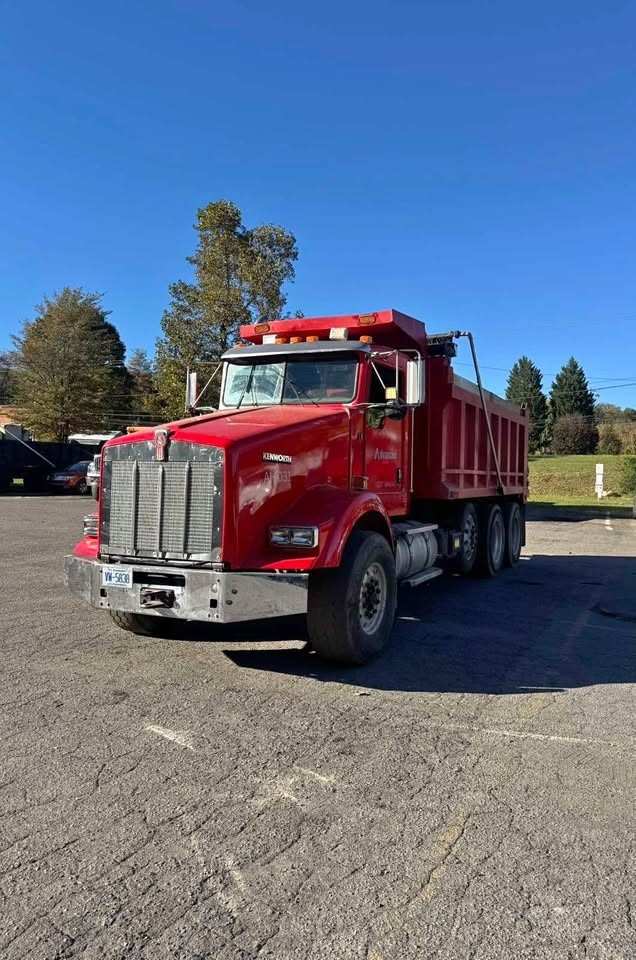 2012 Kenworth T800 Tri-Axle Dump Truck – Cummins – 8LL