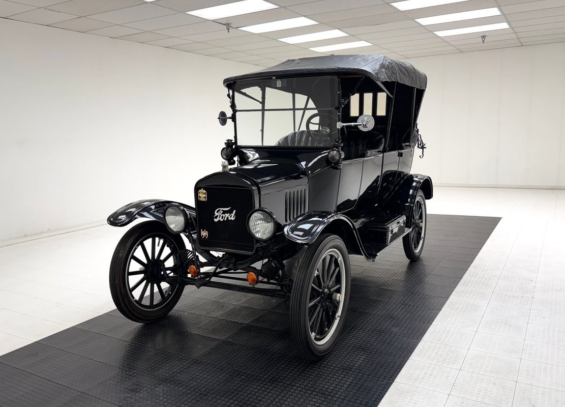 1919 Ford Model T Touring Sedan