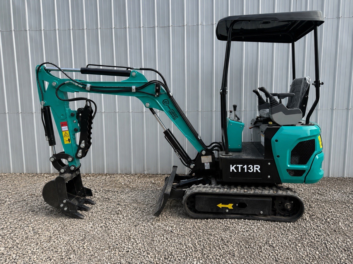 KT-13R HYDRAULIC MINI EXCAVATOR WITH HYDRAULIC THUMB AND ELBOW REST AGT Gas 1ton