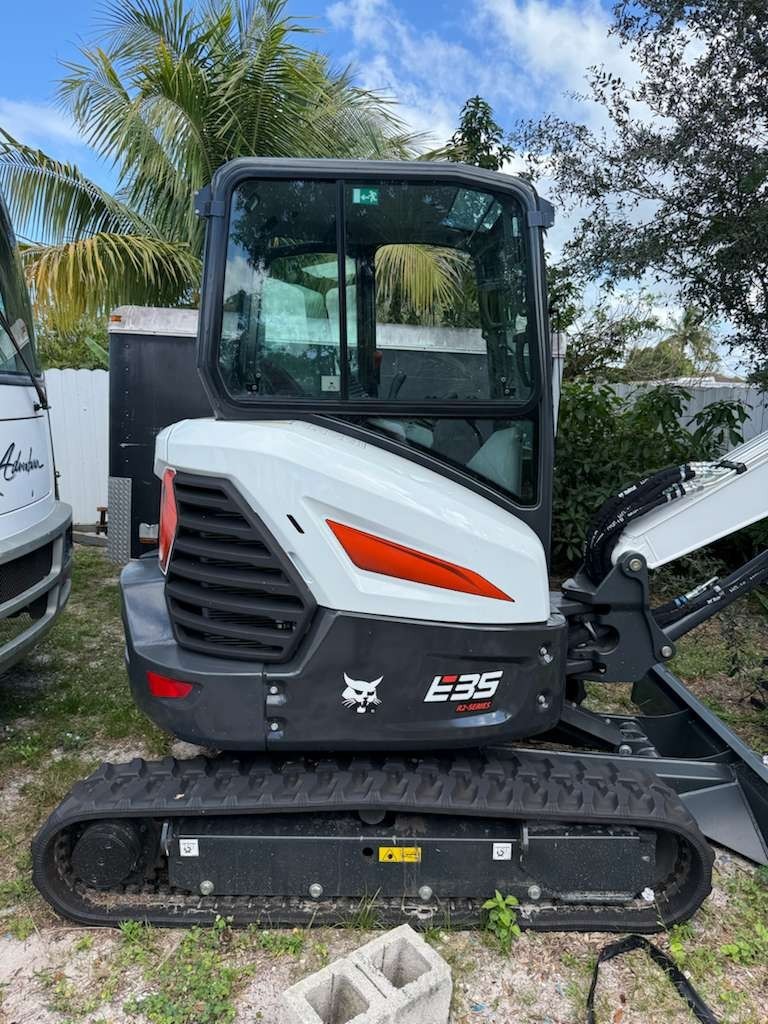 Bobcat E35 2025 Mini Excavator with enclosed cabin + A/C (Comes with 2 buckets)