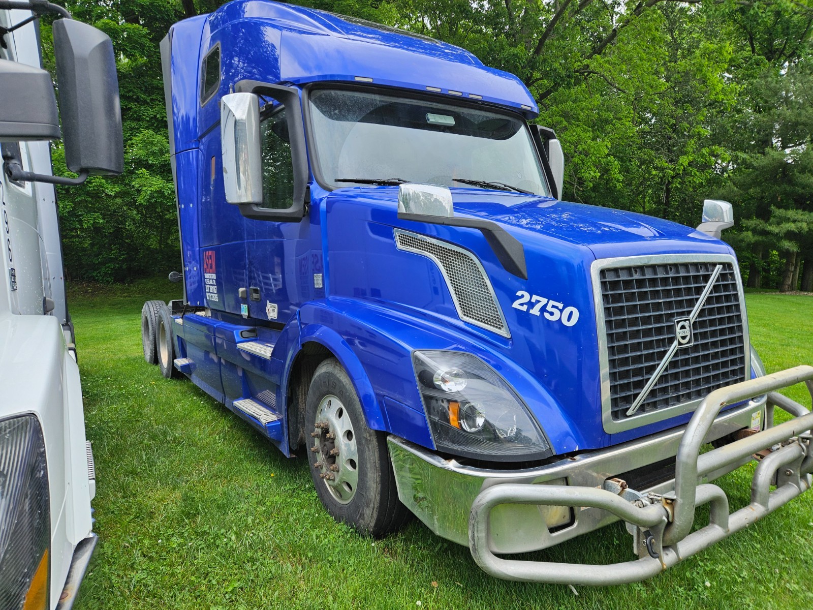 2015 Volvo VNL64T Semi