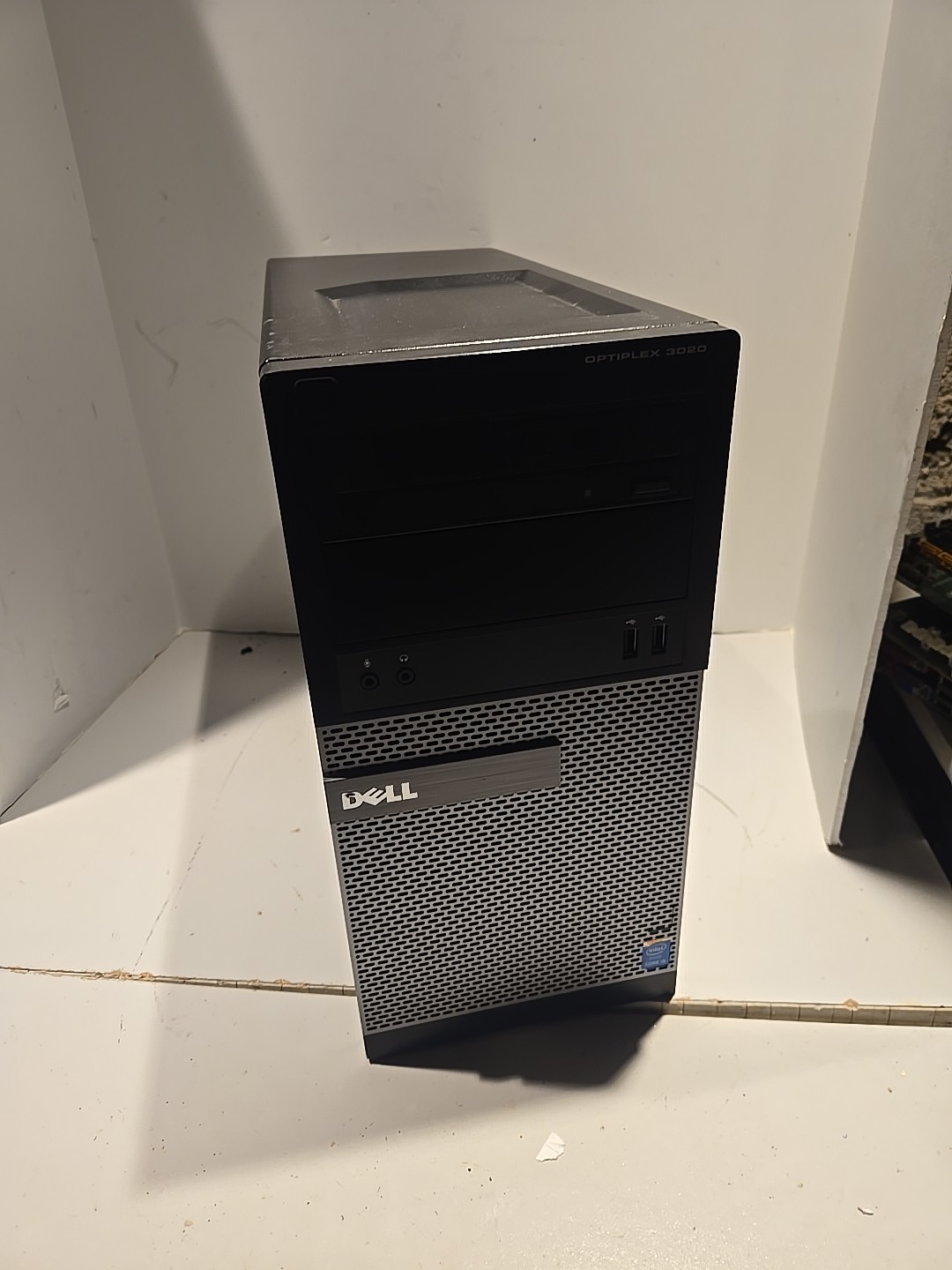 Dell OptiPlex 3020 MT Intel Core i5-4590 3.3GHz 2x4GB RAM No HDD No OS