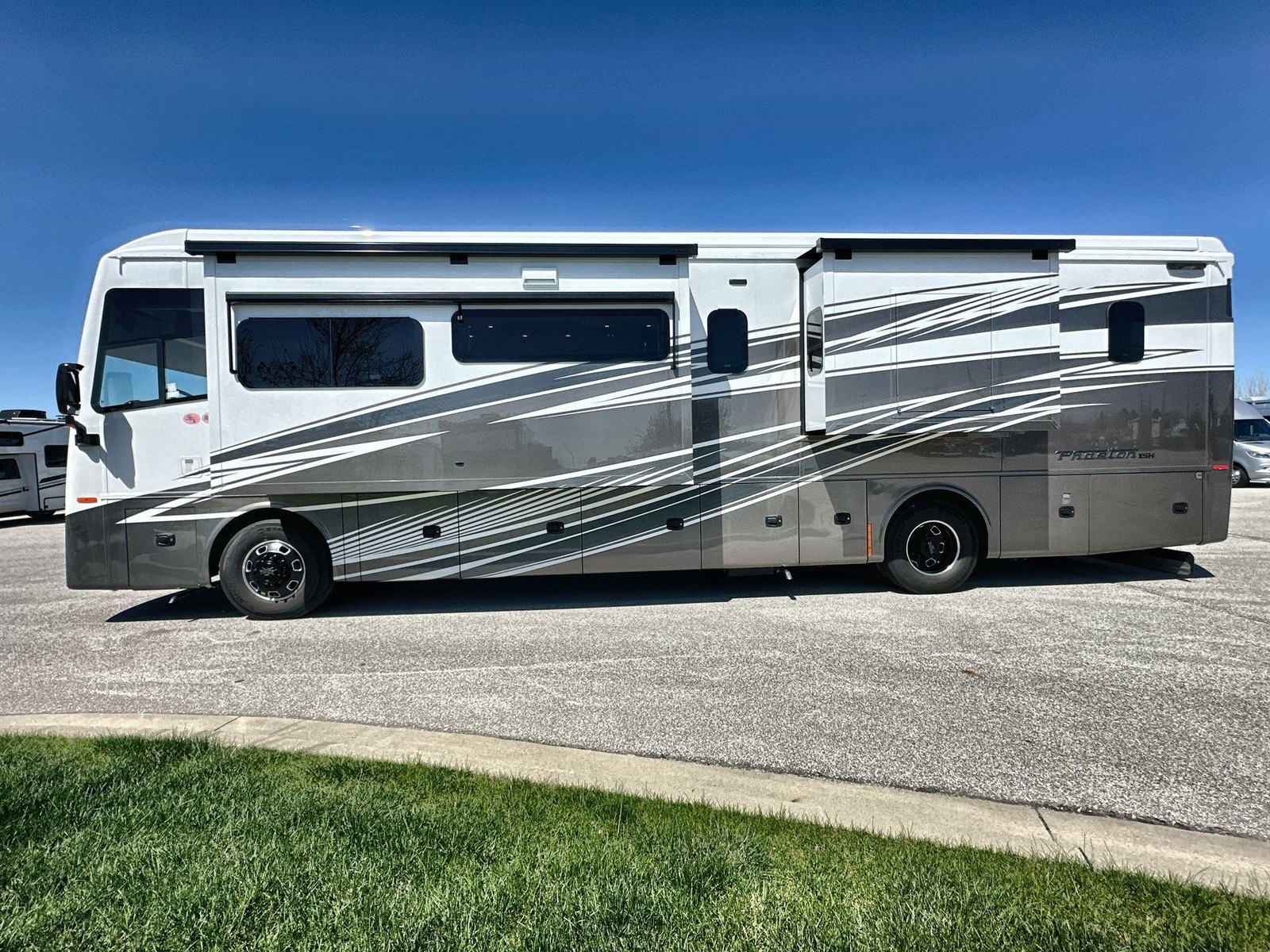2026 Tiffin Motorhomes Phaeton 40IH