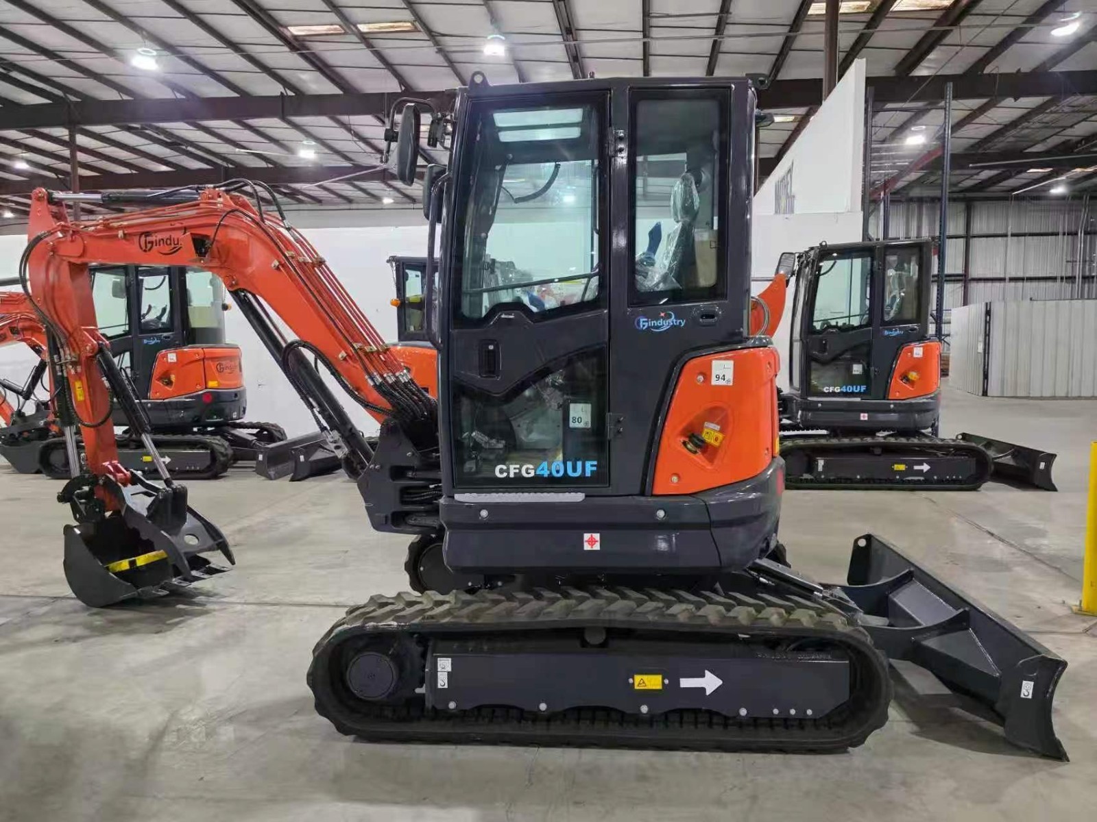 Hydraulic Mini Excavator Tracked Crawler 3.8-Ton Kubota Engine Hydraulic Thumb