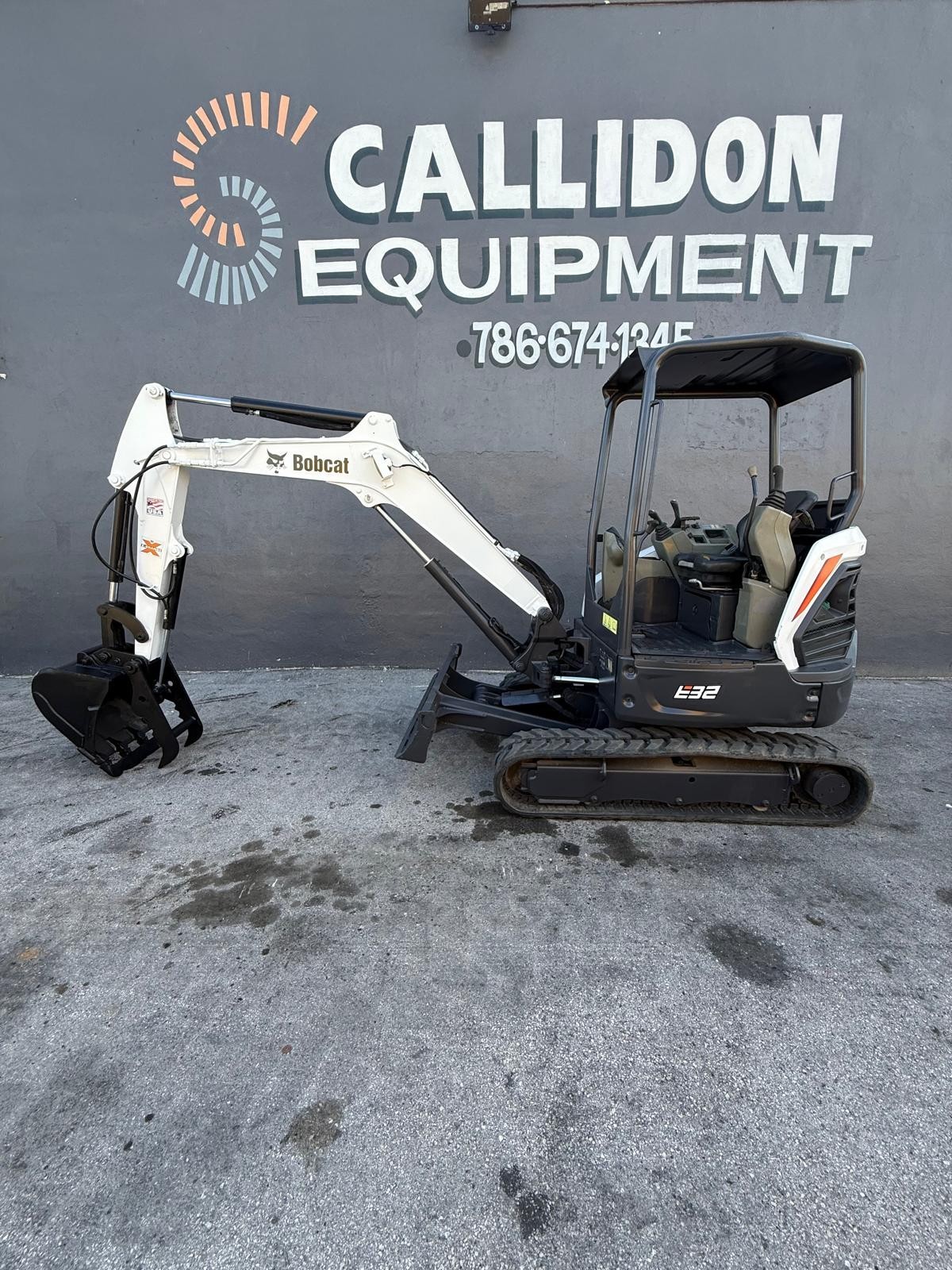 2018 Bobcat E32i Mini Excavator | 2,466 Hours | Hydraulic Thumb | 24” Bucket