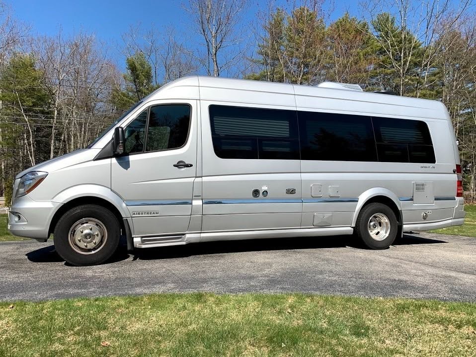 2014 Airstream Interstate 3500 Lounge EXT 24′ Class B Motorhome Camper Van