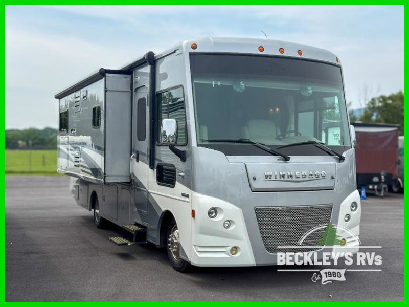 2019 Winnebago Vista LX 27N Used
