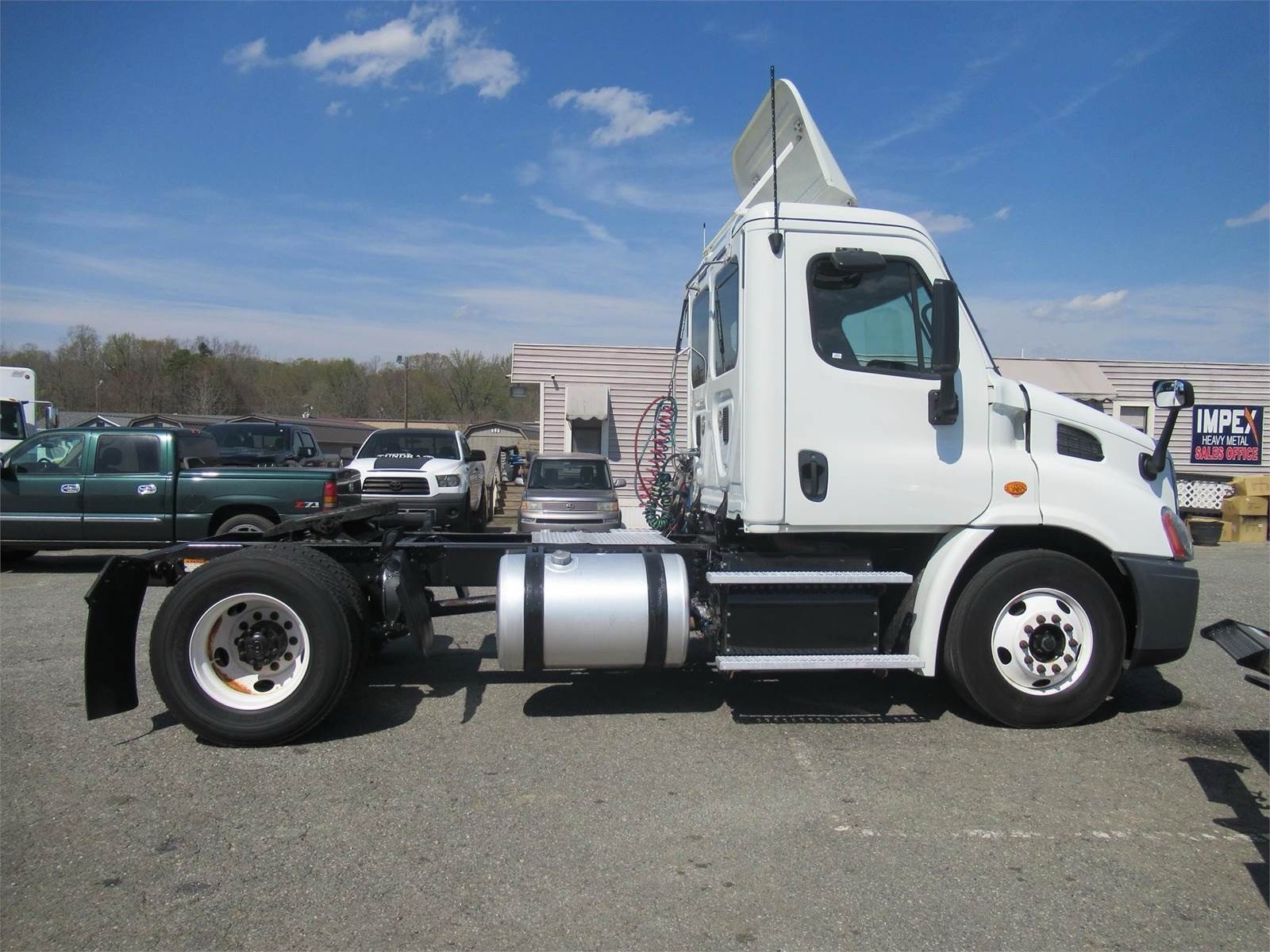 2014 Freightliner Cascadia CNG Vehicle
